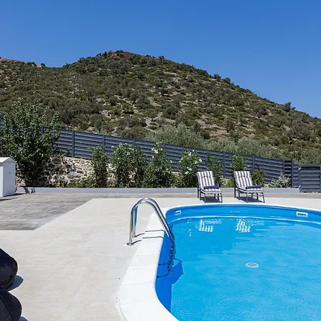 Family Friendly Basilicata Attali Private Pool,children Area וילה Vlikhádha